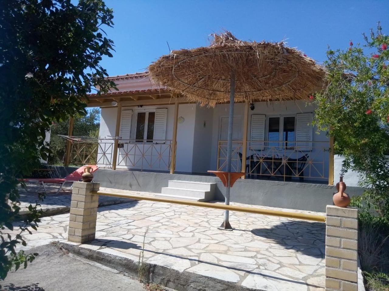 Coral Villas Kómboi Exterior foto